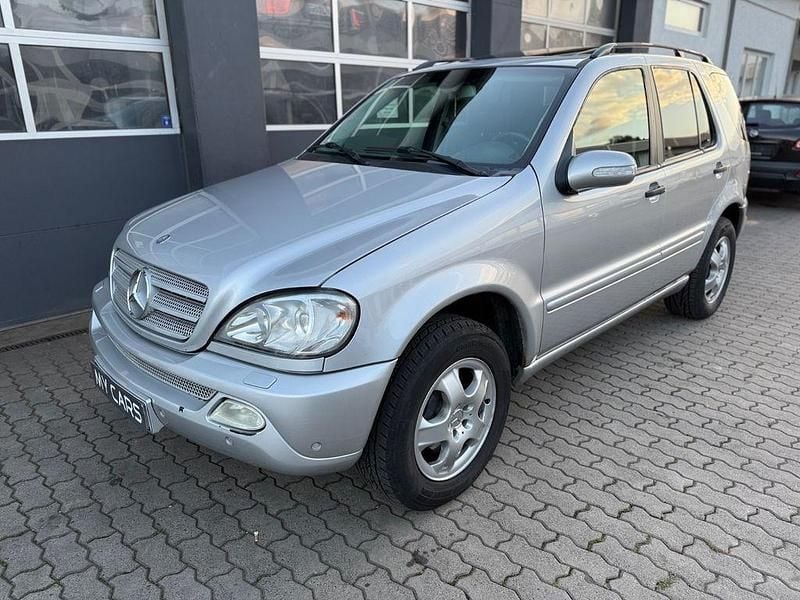 Silber Gebraucht 2001 Mercedes ML270 SUV | 6.990 € - Bild 1/4