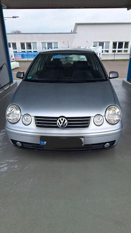Gebraucht VW Polo Basis 75 PS (55 kW) 2003 Silber Kleinwagen