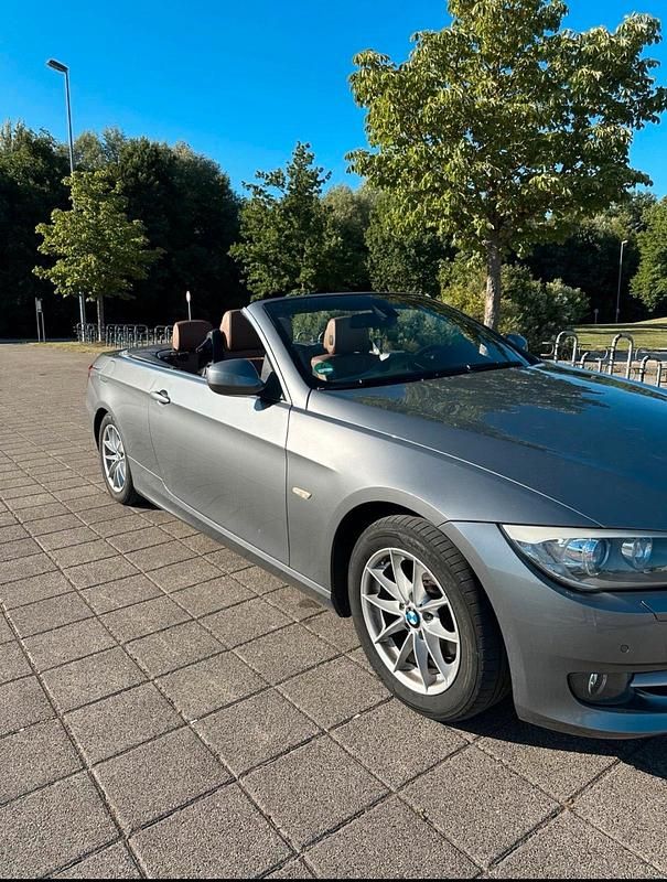 Gebraucht BMW 318 Cabriolet 143 PS (105 kW) 2011 Grau Cabrio