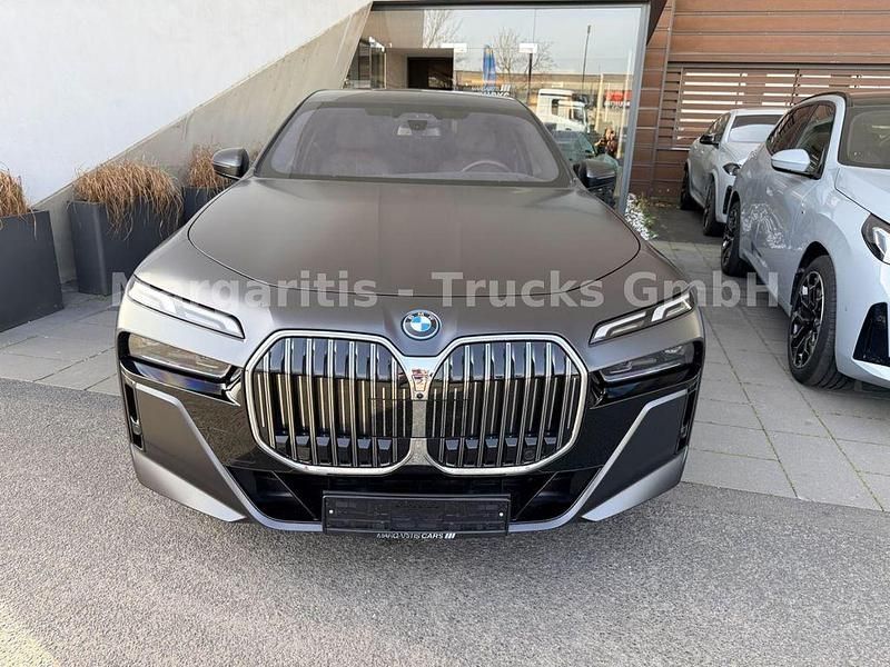 Gebraucht BMW 750e Performance 489 PS (359 kW) 2024 Grau Limousine