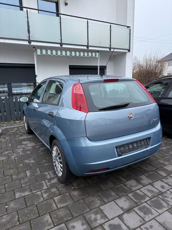 Blau Gebraucht 2009 Fiat Punto Dynamic Limousine | 2.800 € (Etwas zu teuer) - Bild 1/4