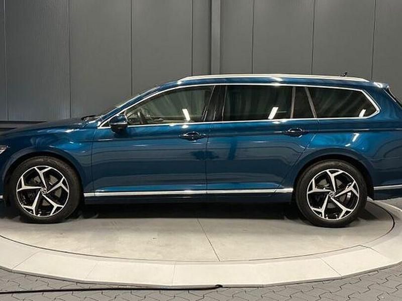 Gebraucht VW Passat Pro 200 PS (147 kW) 2023 Aquamarinblau metallic Kombi