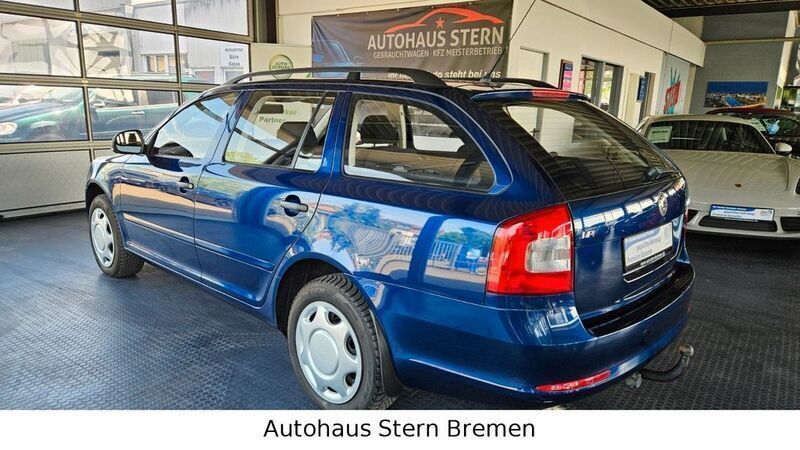 Gebraucht Skoda Octavia Classic 102 PS (75 kW) 2009 Blau Kombi