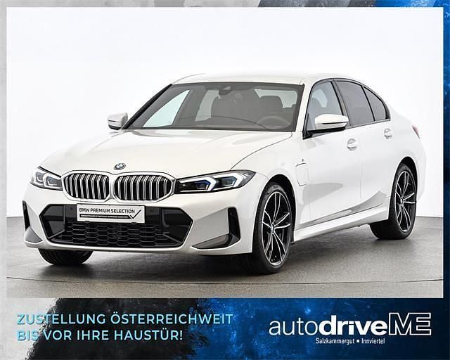 Weiß Gebraucht 2024 BMW 330e Sport Line Limousine | 47.900 € (Teuer) - Bild 1/4
