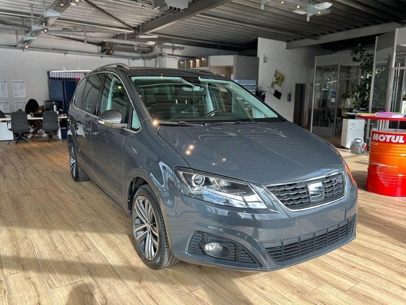 Grau Gebraucht 2022 Seat Alhambra FR-Line Van / Kleinbus | 21.950 € (Fairer Preis) - Bild 1/4