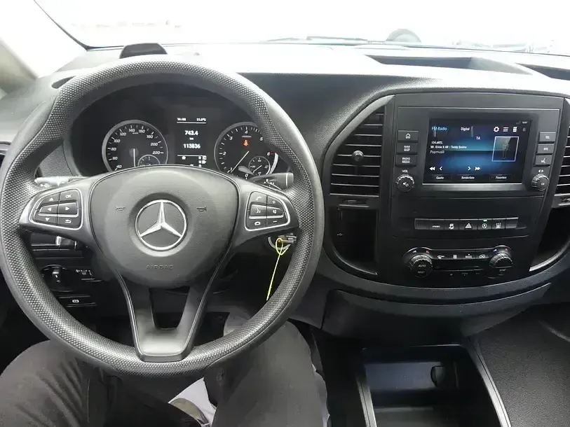 Gebraucht Mercedes Vito 163 PS (119 kW) 2023 Silber (metallic) Van
