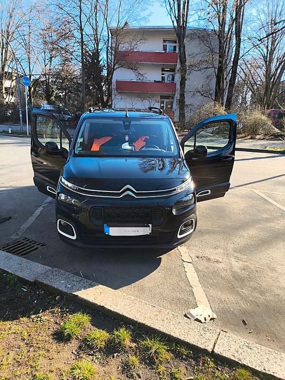 Schwarz Gebraucht 2018 Citroën Berlingo Feel Van / Kleinbus | 11.900 € (Superpreis) - Bild 1/4