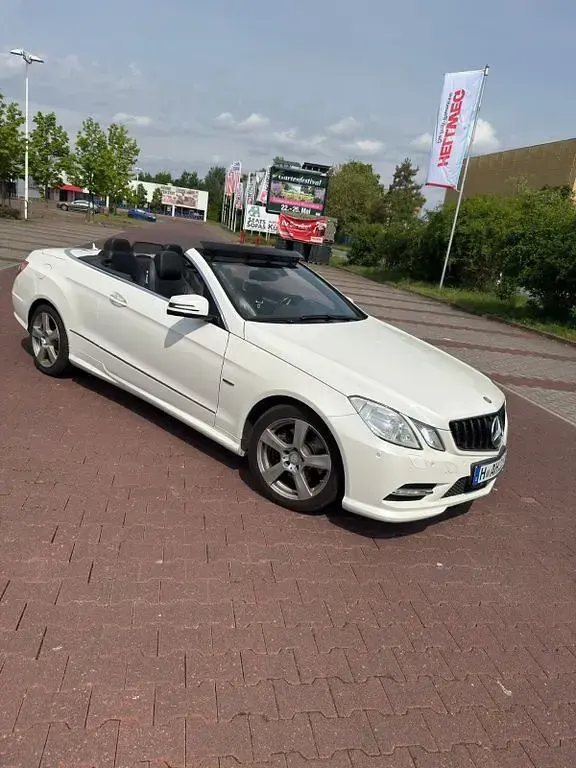 Gebraucht Mercedes E250 204 PS (150 kW) 2012 Weiß Cabrio