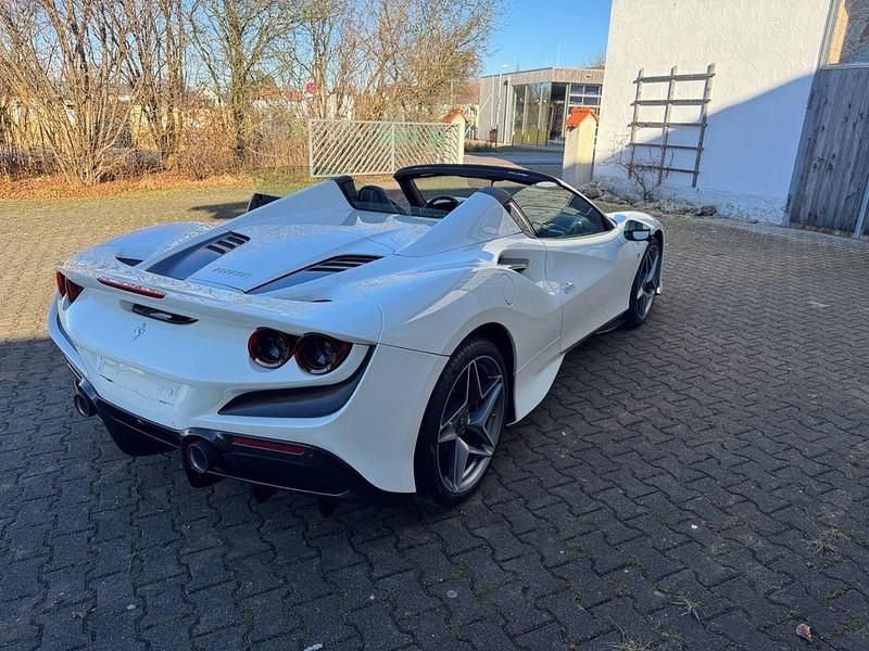 Gebraucht Ferrari F8 721 PS (530 kW) 2022 Weiß Cabrio