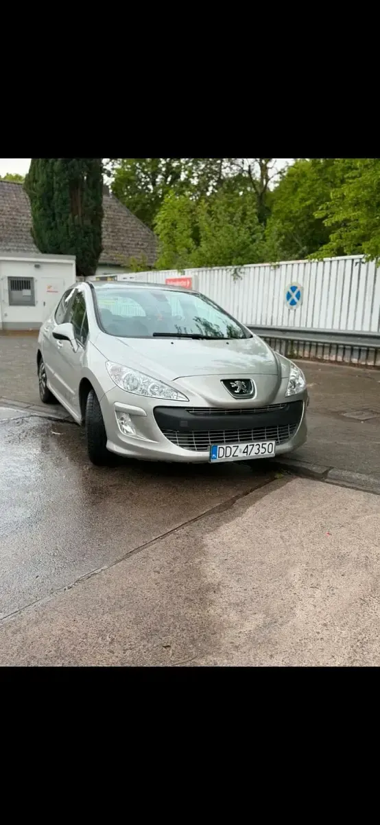 Gebraucht Peugeot 308 105 PS (77 kW) 2010 Silber Kleinwagen