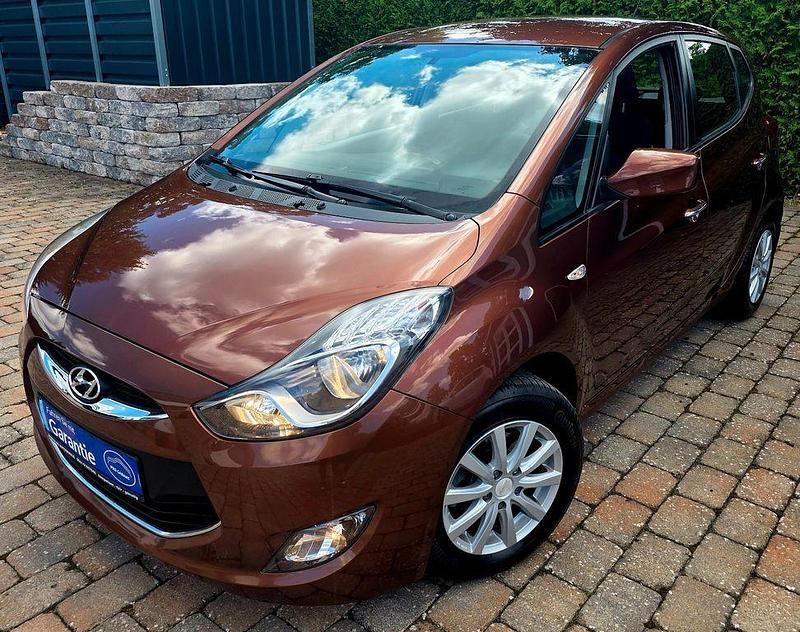 Braun Gebraucht 2012 Hyundai ix20 Van / Kleinbus | 5.999 € (Guter Preis) - Bild 1/4