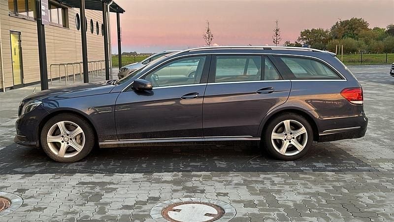 Gebraucht Mercedes E400 333 PS (244 kW) 2015 Blau Kombi
