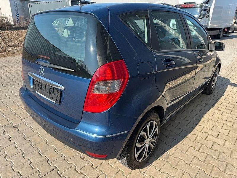 Gebraucht Mercedes A180 116 PS (85 kW) 2010 Blau Limousine
