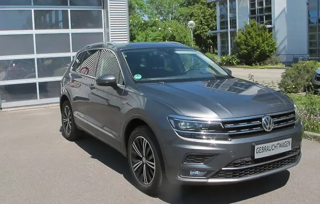 Gebraucht VW Tiguan Highline 150 PS (110 kW) 2020 Grau SUV