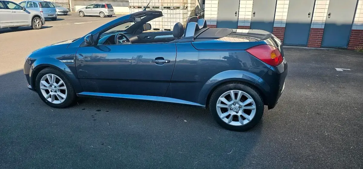 Occasion Opel Tigra 90 ch (66 kW) 2005 Bleue Cabriolet