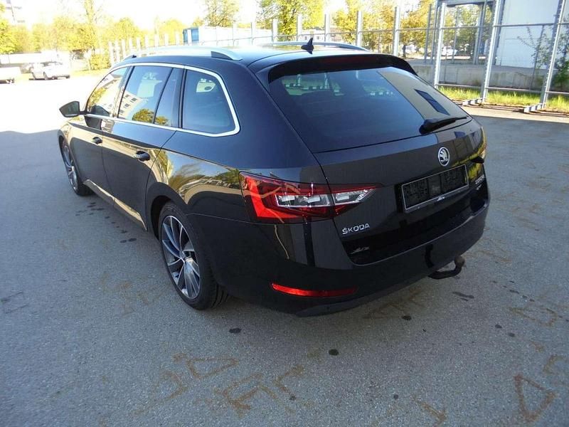 Gebraucht Skoda Superb LAURIN & KLEMENT 190 PS (139 kW) 2019 Schwarz Kombi