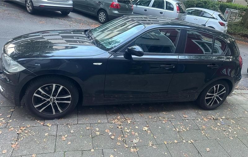 Gebraucht BMW 116 122 PS (89 kW) 2009 Schwarz Kleinwagen
