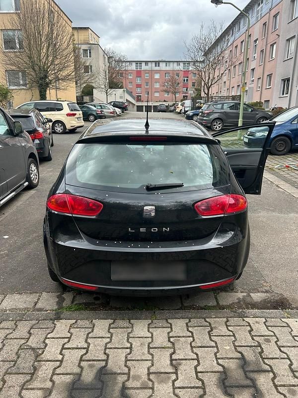 Gebraucht Seat Leon 105 PS (77 kW) 2011 Schwarz Kleinwagen