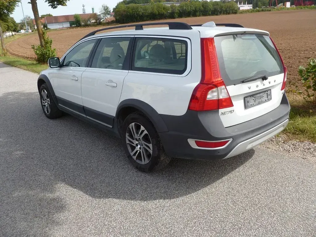 Gebraucht Volvo XC70 163 PS (119 kW) 2011 Weiß Kombi