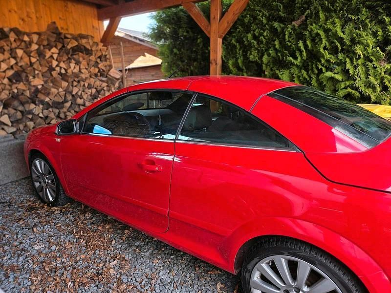 Gebraucht Opel Astra Cabriolet 84 PS (61 kW) 2008 Rot Cabrio
