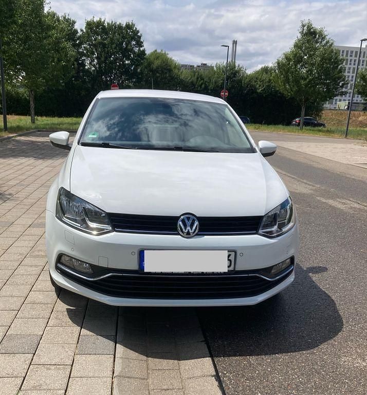 Weiß Gebraucht 2017 VW Polo Sound Limousine | 11.100 € (Guter Preis) - Bild 1/4