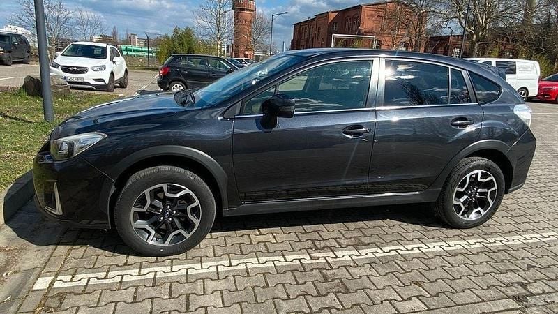 Grau Gebraucht 2017 Subaru XV Comfort SUV | 13.300 € (Superpreis) - Bild 1/4