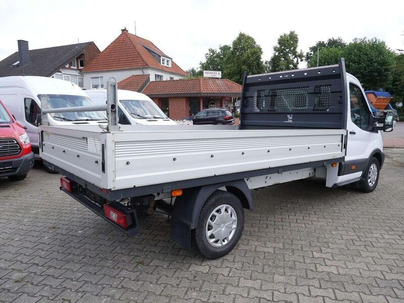 Second-hand Ford Transit 131 CP (96 kW) 2018 Alb Monovolum