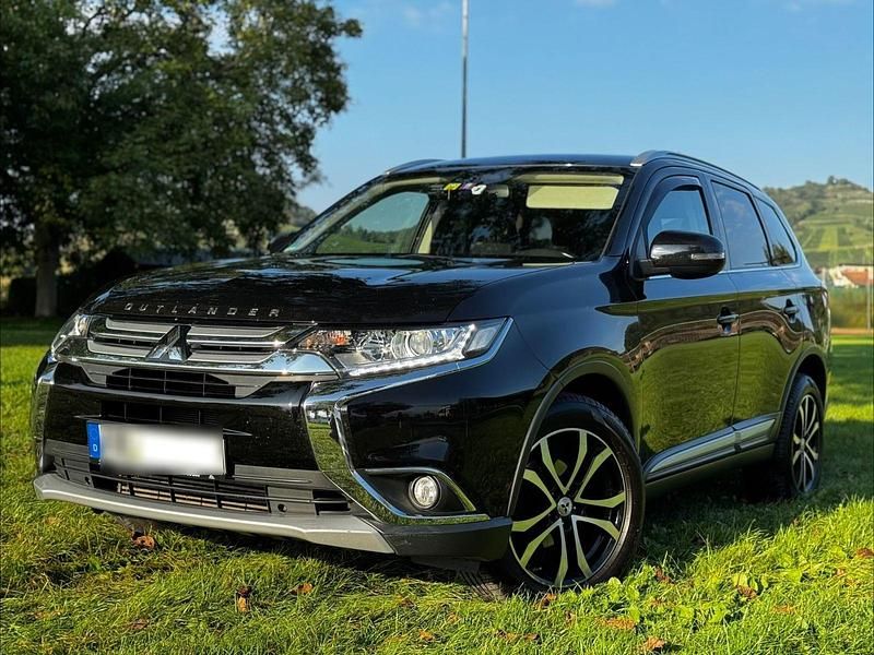 Schwarz Gebraucht 2016 Mitsubishi Outlander SUV | 13.200 € (Fairer Preis) - Bild 1/4