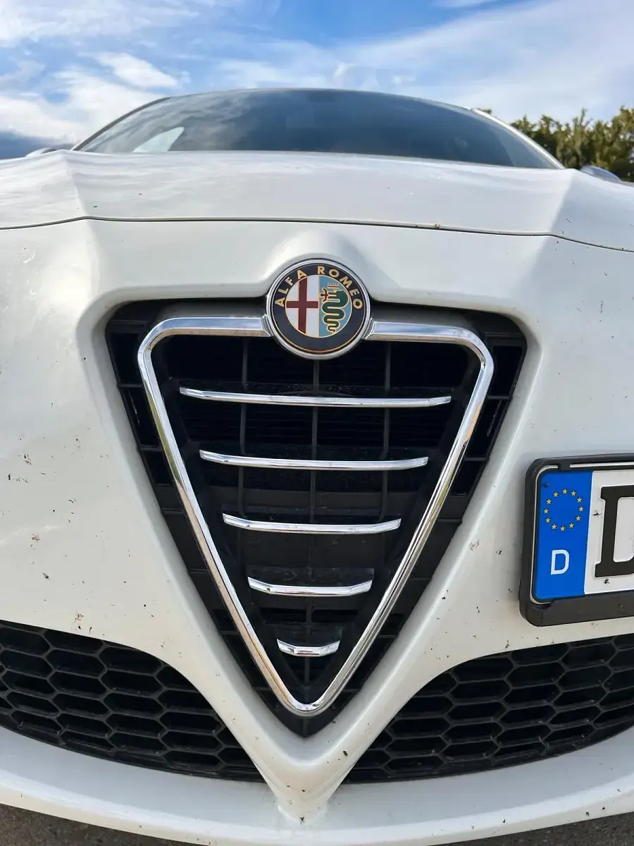 Gebraucht Alfa Romeo Giulietta Super 120 PS (88 kW) 2011 Weiß Kleinwagen