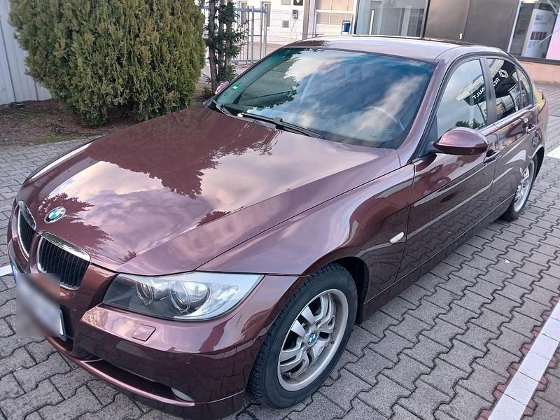 Gebraucht BMW 320 150 PS (110 kW) 2006 Rot Limousine