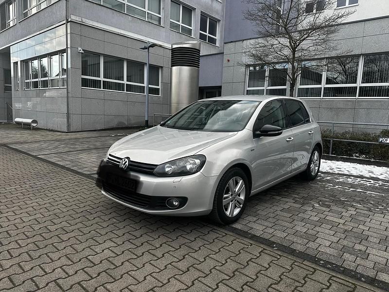 Grau Gebraucht 2012 VW Golf VI Kleinwagen | 6.000 € (Etwas zu teuer) - Bild 1/4