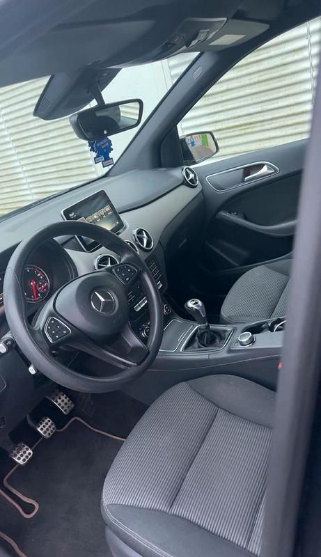 Gebraucht Mercedes B200 Urban 2015 Schwarz Van / Kleinbus