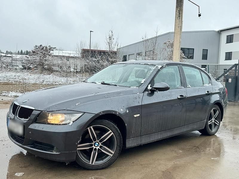 Gebraucht BMW 320 150 PS (110 kW) 2005 Grau Limousine