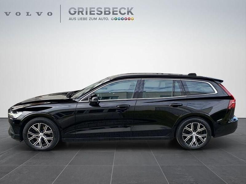 Gebraucht Volvo V60 Core 197 PS (144 kW) 2022 Black solid stone / solid Kombi