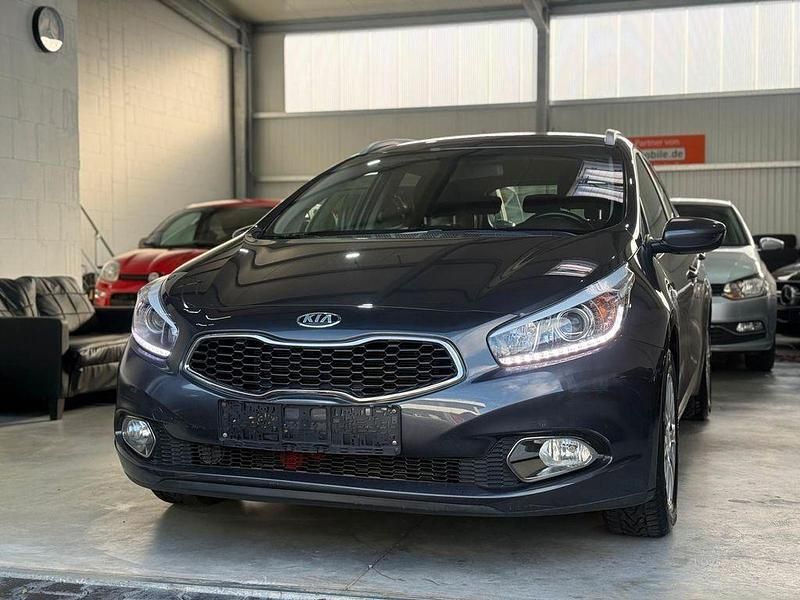 Gebraucht Kia Ceed 135 PS (99 kW) 2013 Grau Kleinwagen
