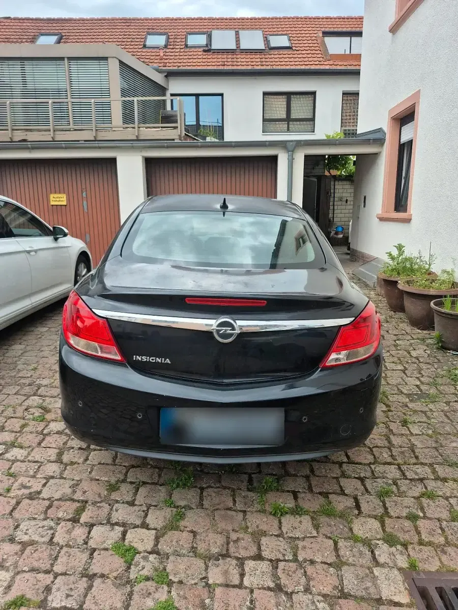 Gebraucht Opel Insignia 140 PS (102 kW) 2009 Schwarz Limousine