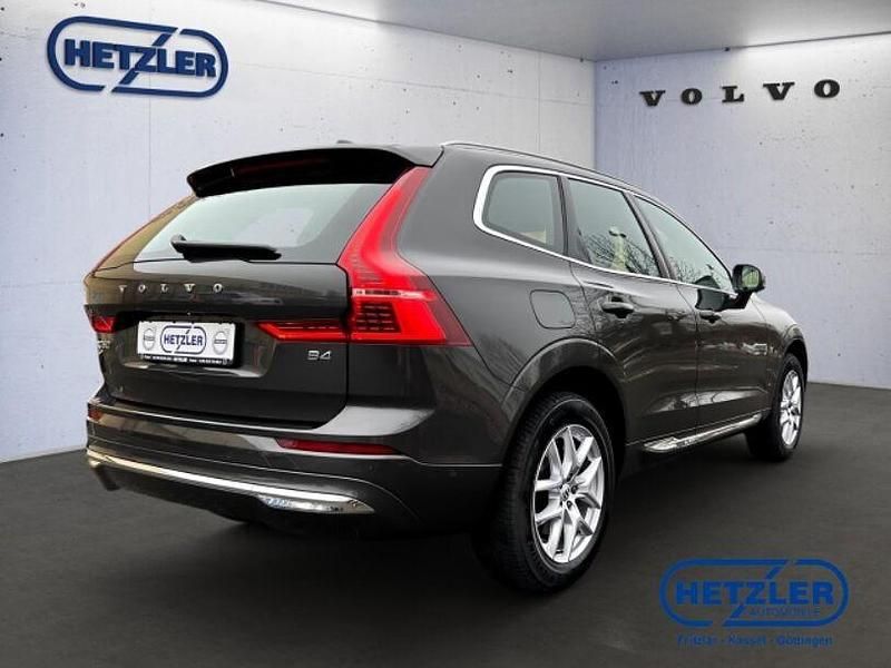 Gebraucht Volvo XC60 Plus 197 PS (144 kW) 2023 Platinum grey / metallic SUV