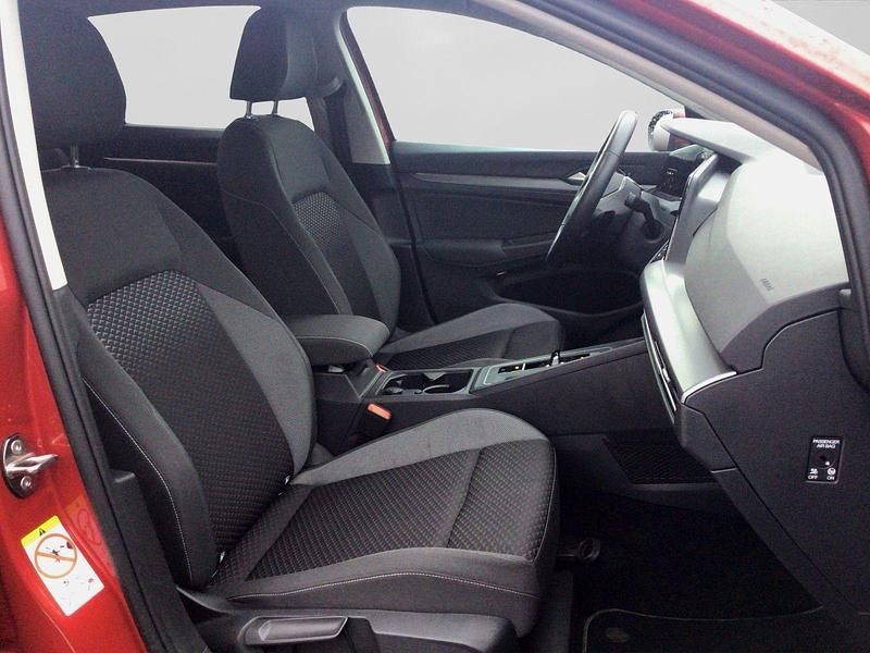 Gebraucht VW Golf VIII Active 110 PS (80 kW) 2022 Rot Limousine