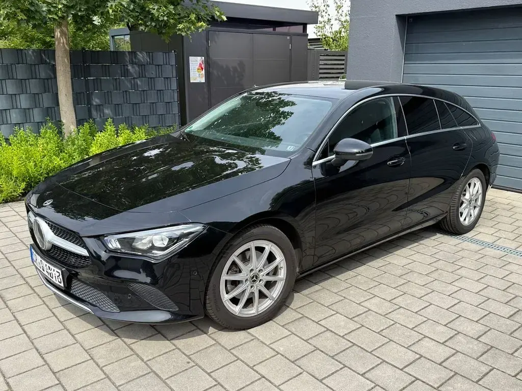 Gebraucht Mercedes CLA200 Shooting Brake 150 PS (110 kW) 2020 Schwarz Kombi