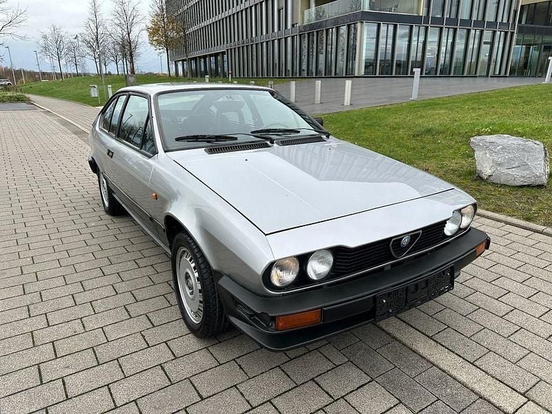 Gebraucht Alfa Romeo GTV 131 PS (96 kW) 1983 Silber Coupé