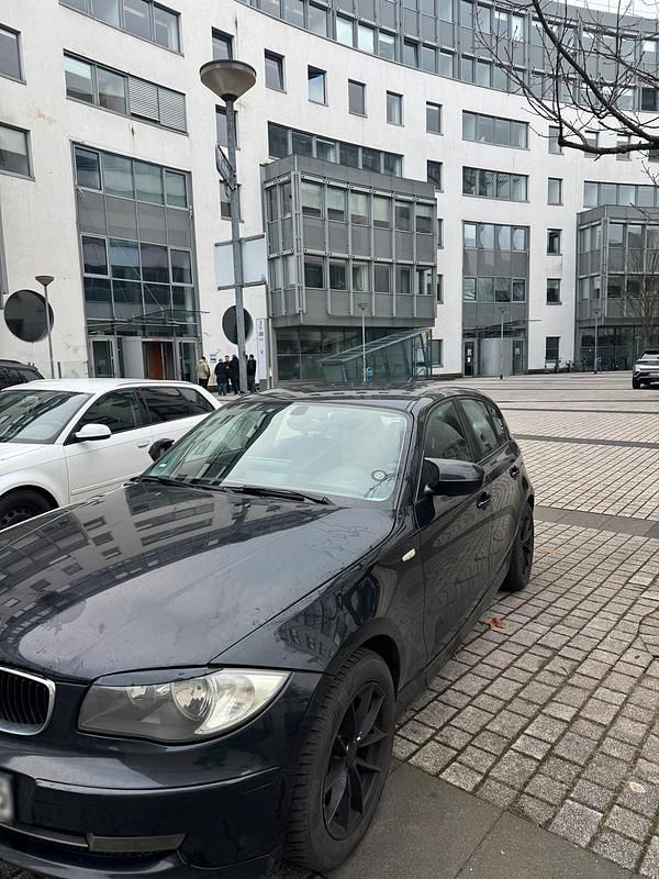 Gebraucht BMW 120 177 PS (130 kW) 2011 Schwarz Kleinwagen
