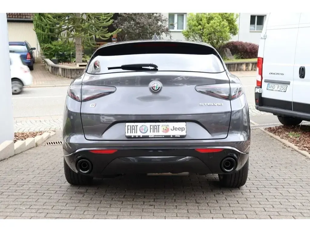 Neu Alfa Romeo Stelvio Veloce 209 PS (153 kW) 2026 Grau SUV