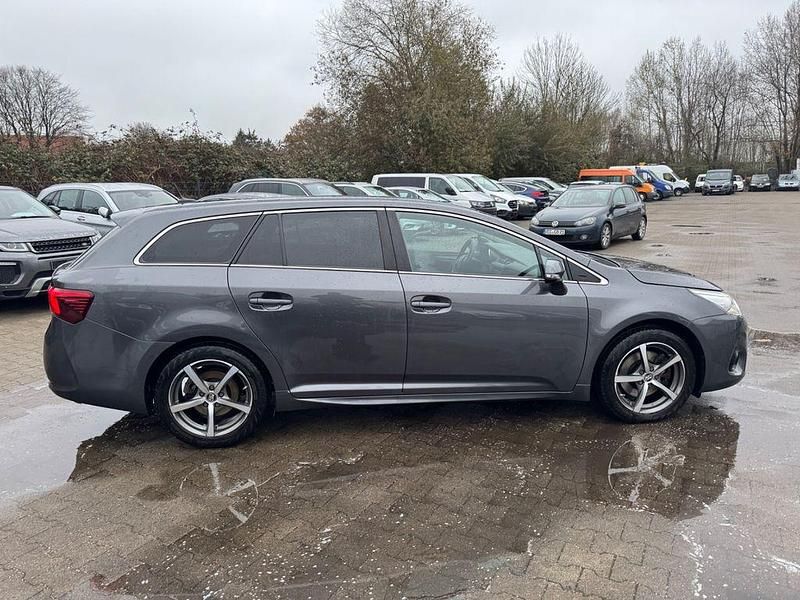 Gebraucht Toyota Avensis Business Edition 143 PS (105 kW) 2015 Grau Kombi