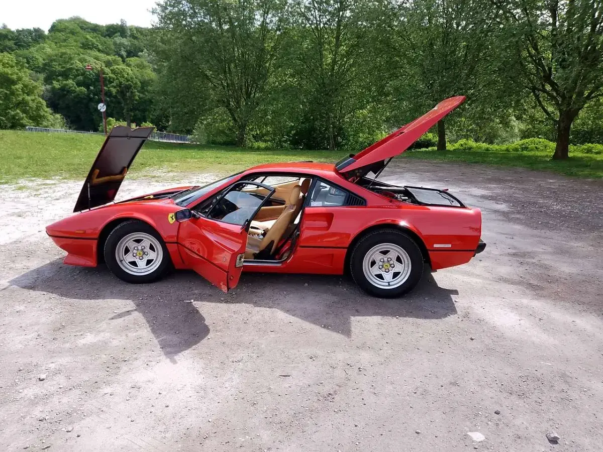 Gebraucht Ferrari 208 220 PS (161 kW) 1983 Rot Coupé