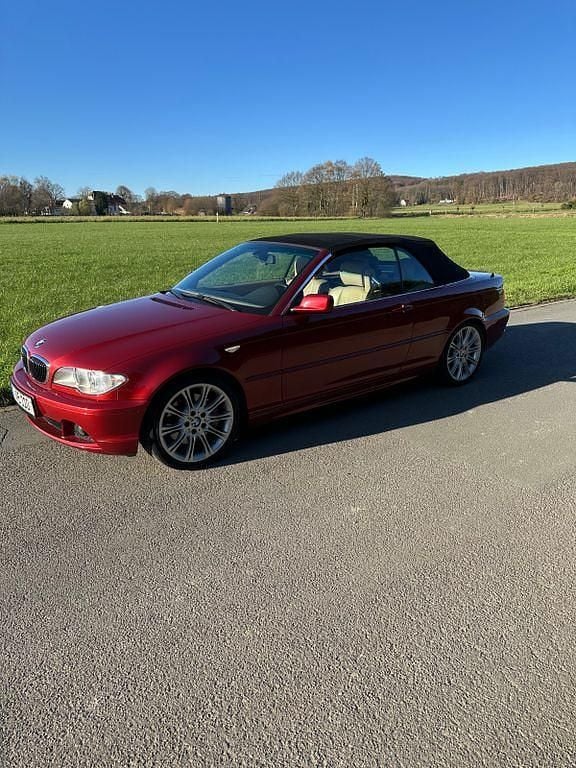 Rot Gebraucht 2005 BMW 330 Cabriolet Sport Line Cabrio | 16.850 € (Guter Preis) - Bild 1/4