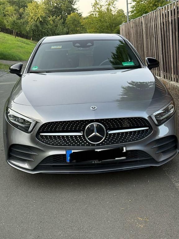 Grau Gebraucht 2018 Mercedes 250 Kleinwagen | 28.999 € - Bild 1/4