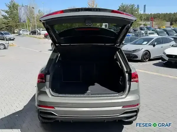 Gebraucht Audi Q3 Ambiente 150 PS (110 kW) 2023 Chronosgrau metallic SUV