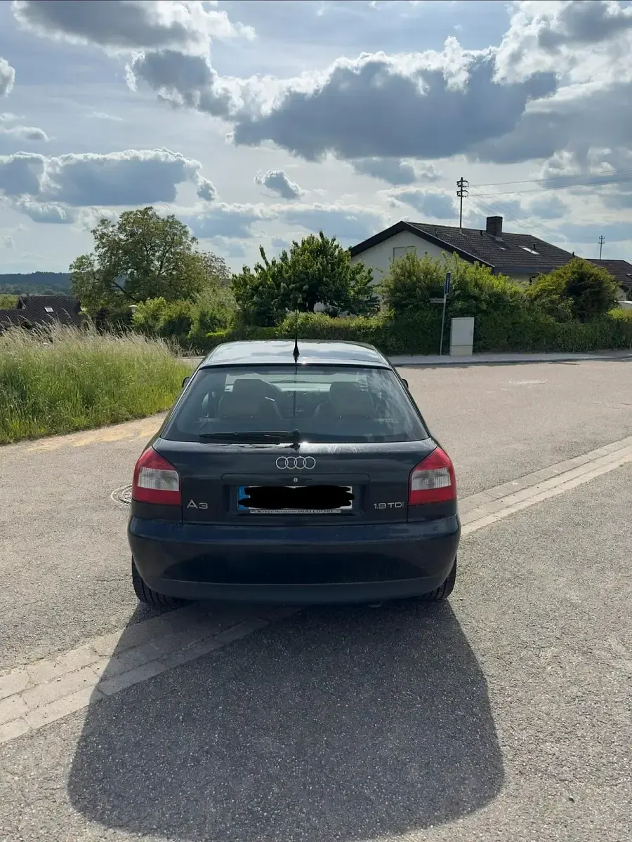 Gebraucht Audi A3 Basis 131 PS (96 kW) 2001 Schwarz Kleinwagen
