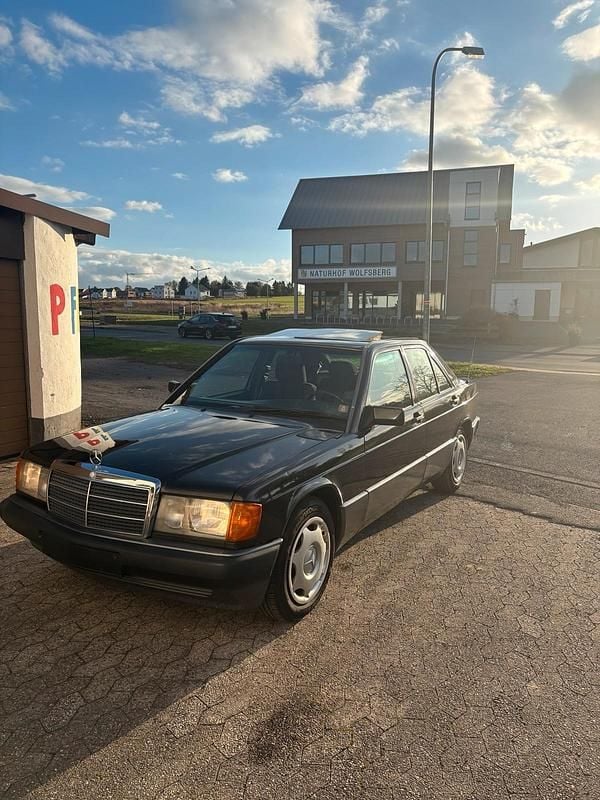 Grau Gebraucht 1992 Mercedes 190 Limousine | 4.800 € - Bild 1/4