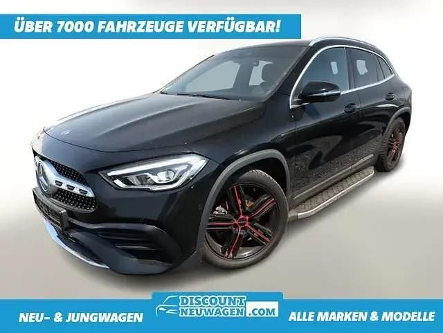 Nachtschwarz Gebraucht 2020 Mercedes 200 AMG line SUV | 32.943 € (Teuer) - Bild 1/4